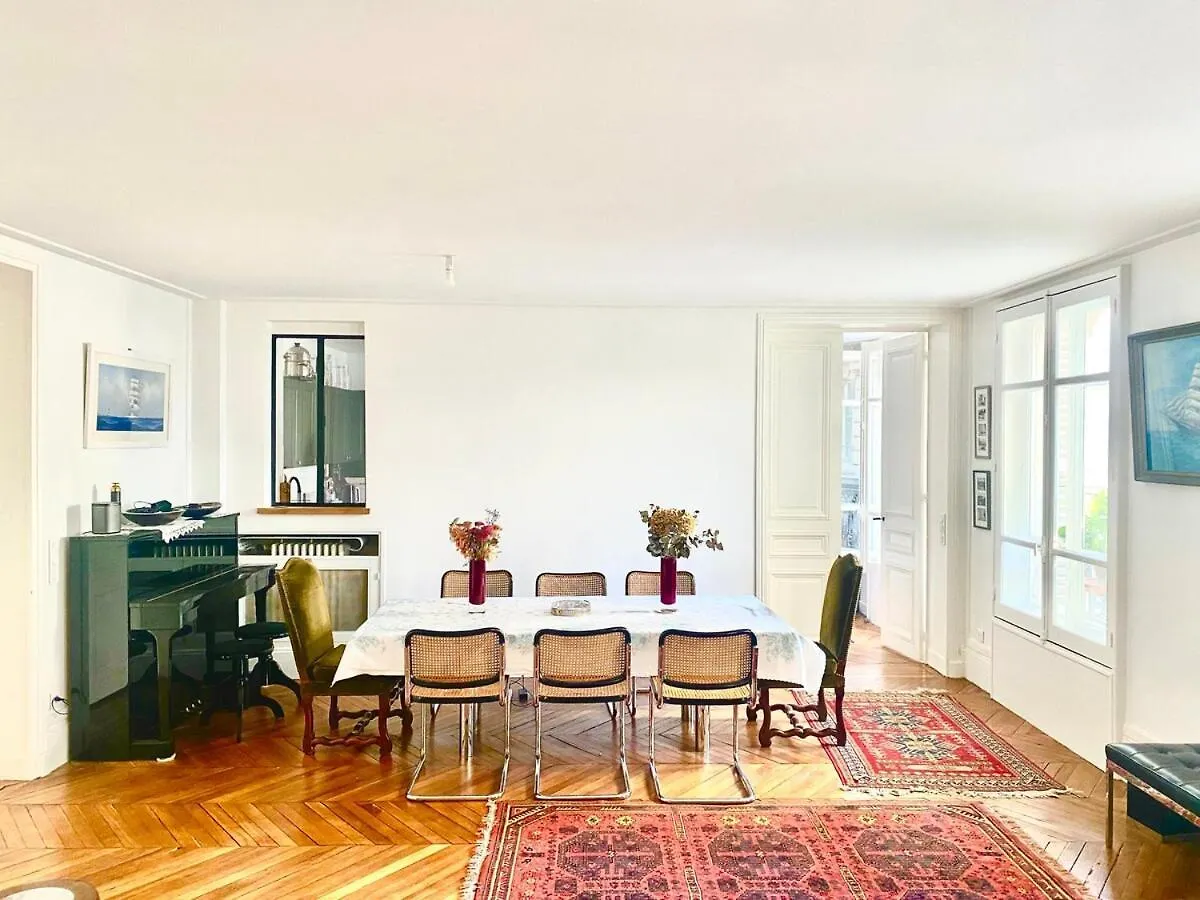 Luxury City Center Loft Near Champs Elysees Париж