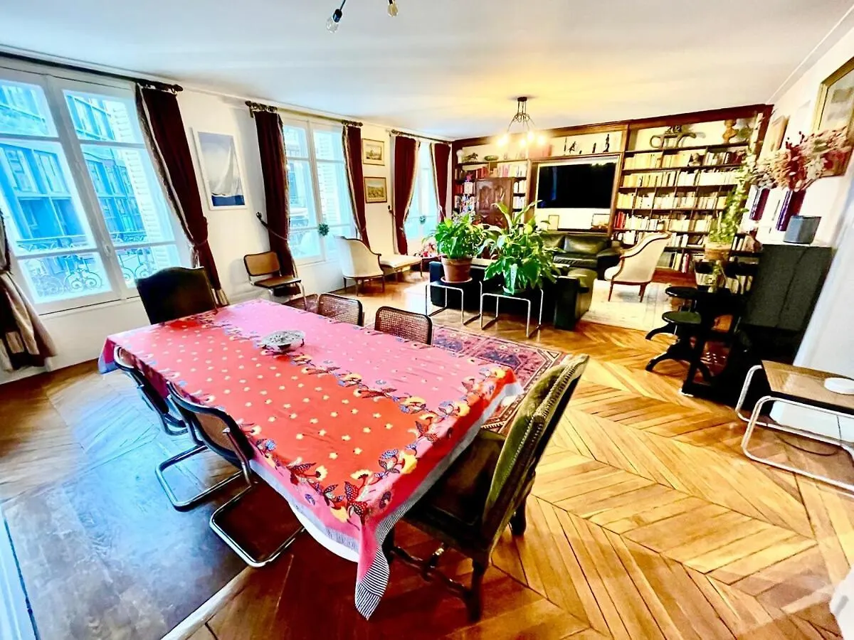 Luxury City Center Loft Near Champs Elysees Paris France