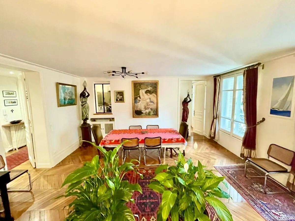 Luxury City Center Loft Near Champs Elysees Paris